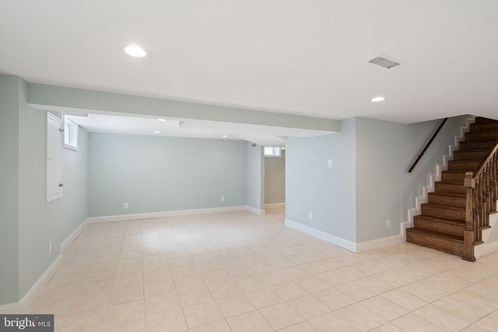 3404 SUNNY VIEW DRIVE