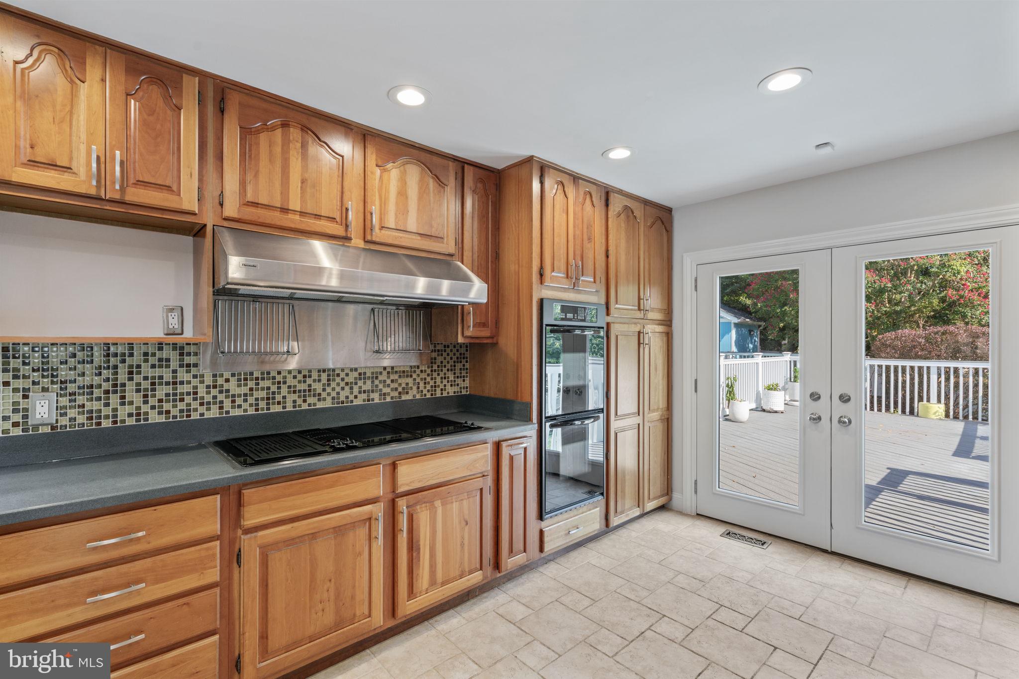 3404 SUNNY VIEW DRIVE