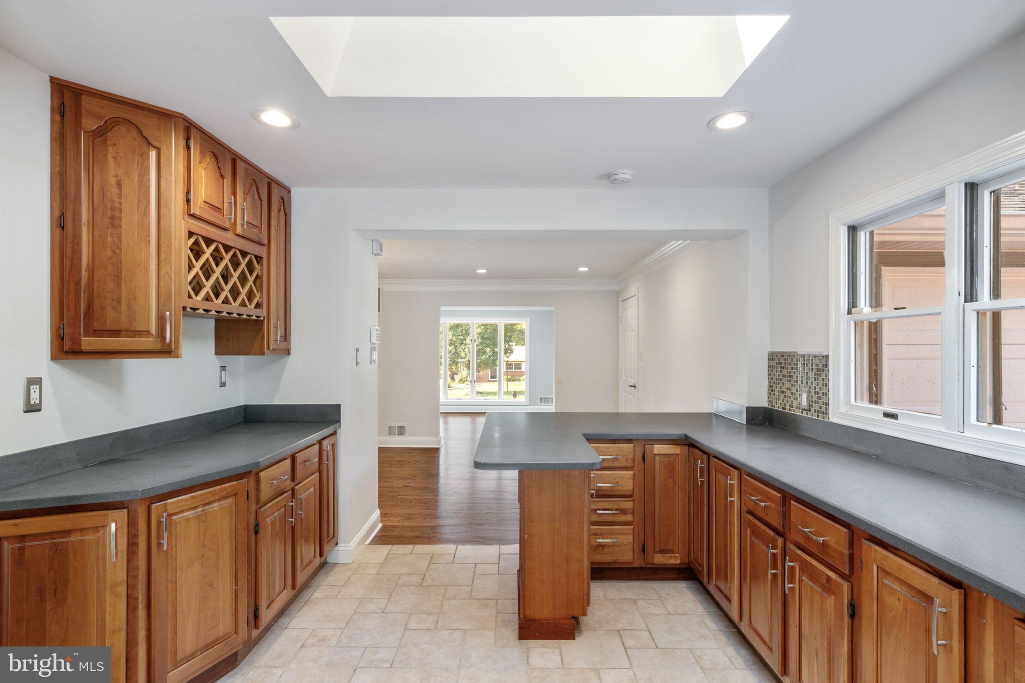 3404 SUNNY VIEW DRIVE