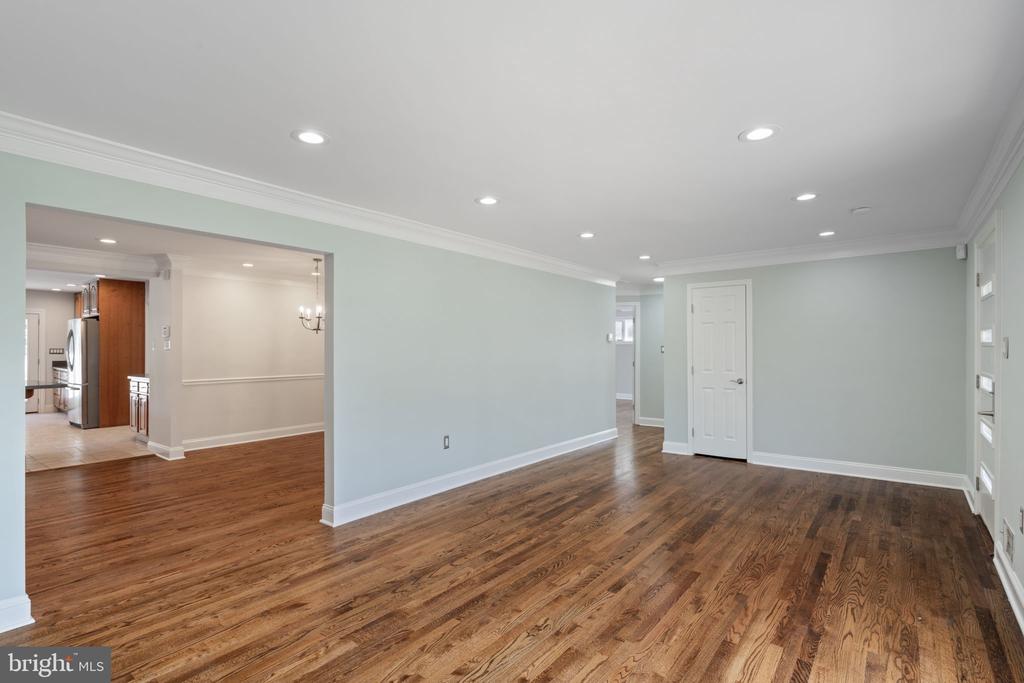 3404 SUNNY VIEW DRIVE