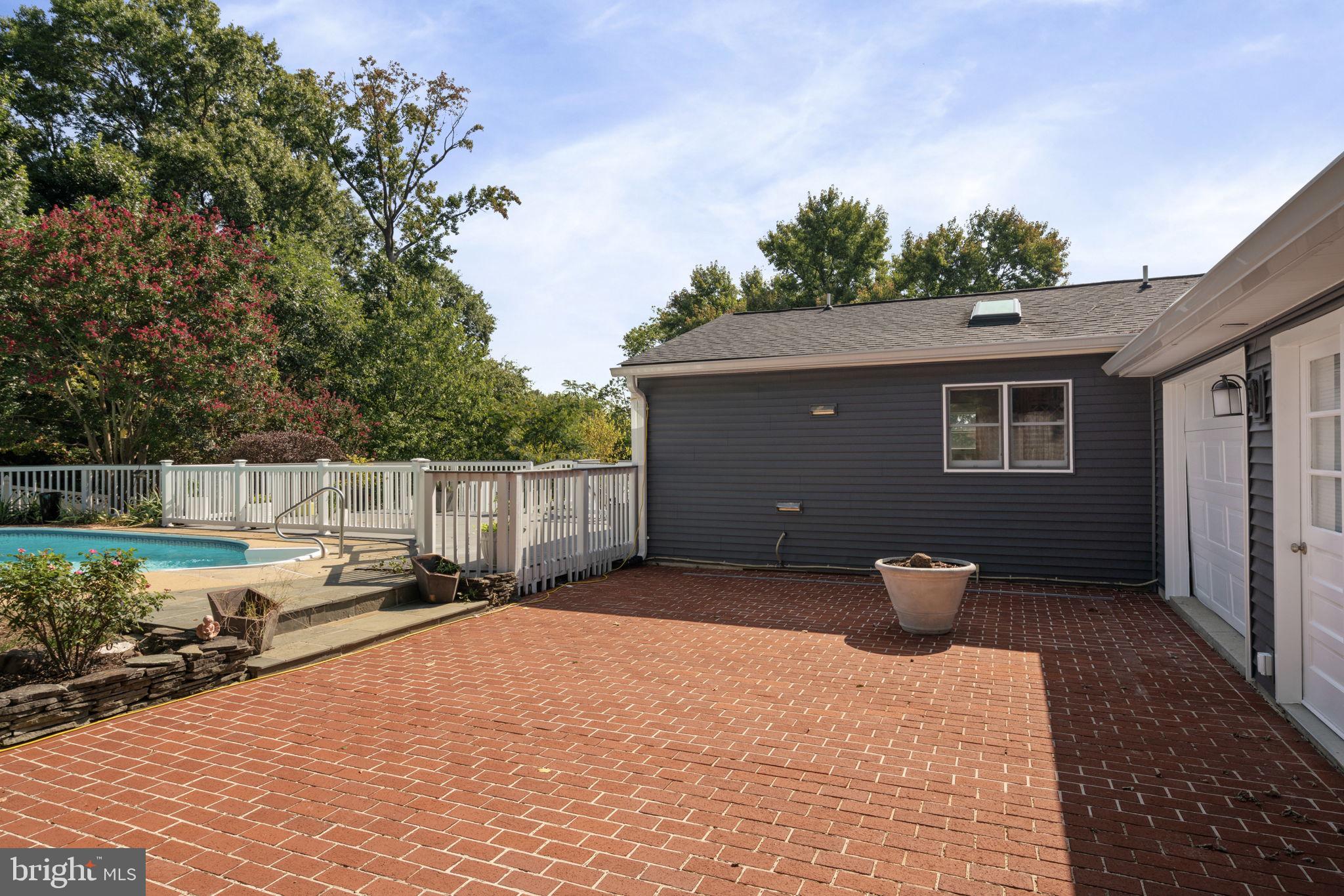 3404 SUNNY VIEW DRIVE