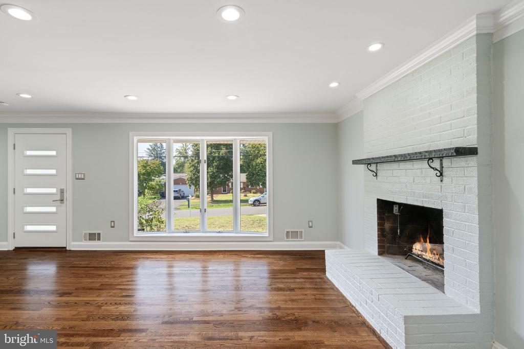 3404 SUNNY VIEW DRIVE