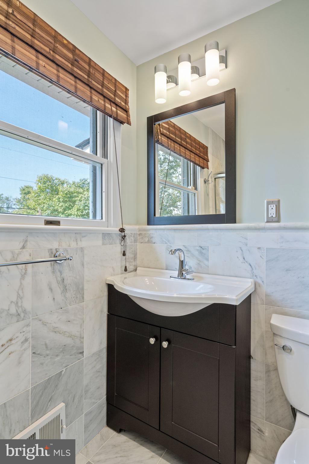 3404 SUNNY VIEW DRIVE