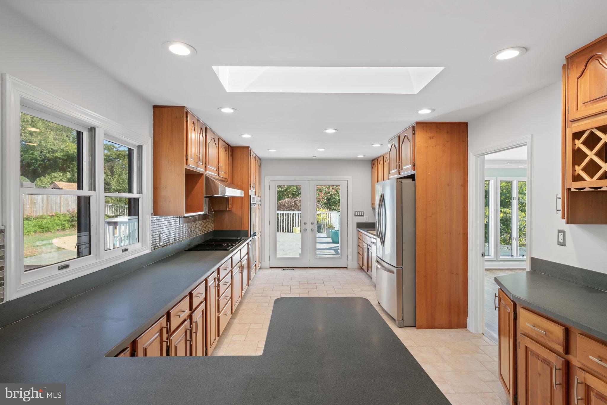 3404 SUNNY VIEW DRIVE