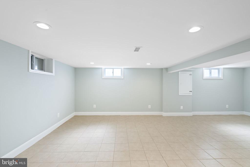 3404 SUNNY VIEW DRIVE