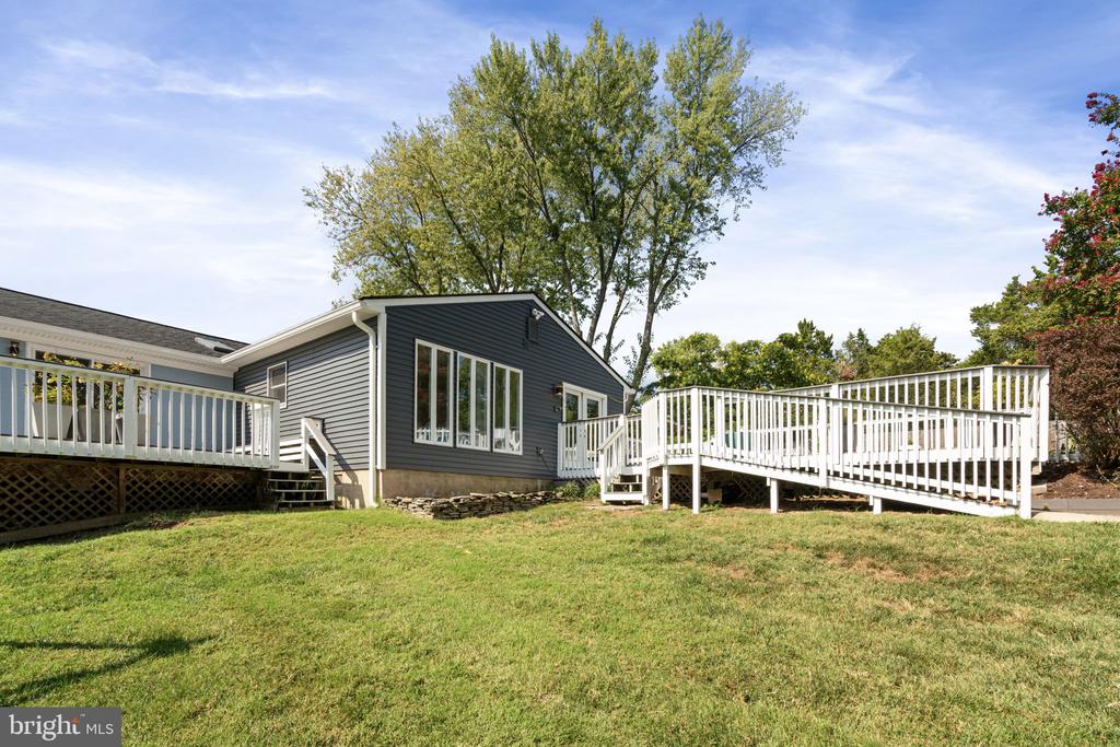 3404 SUNNY VIEW DRIVE