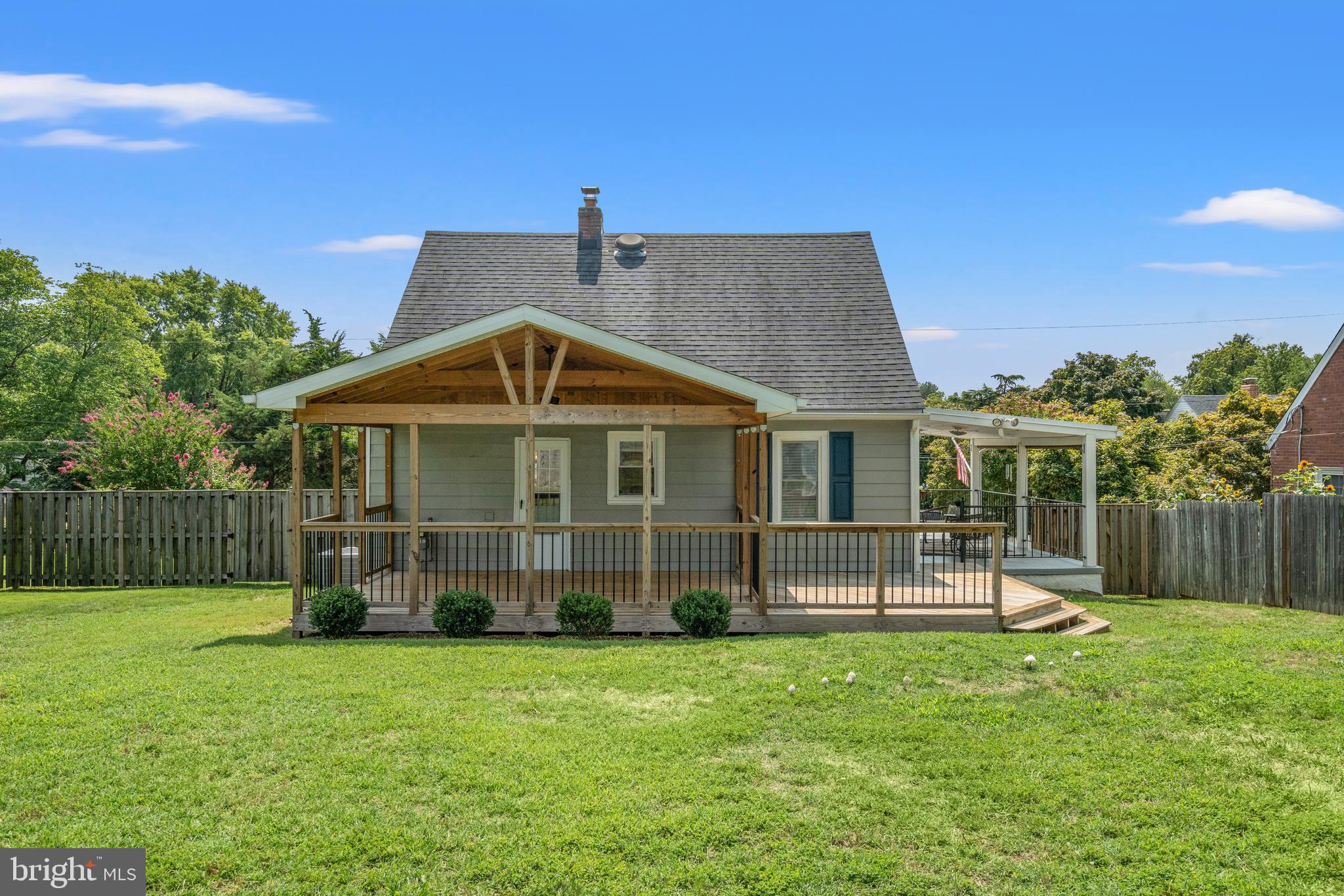 2710 MEMORIAL STREET