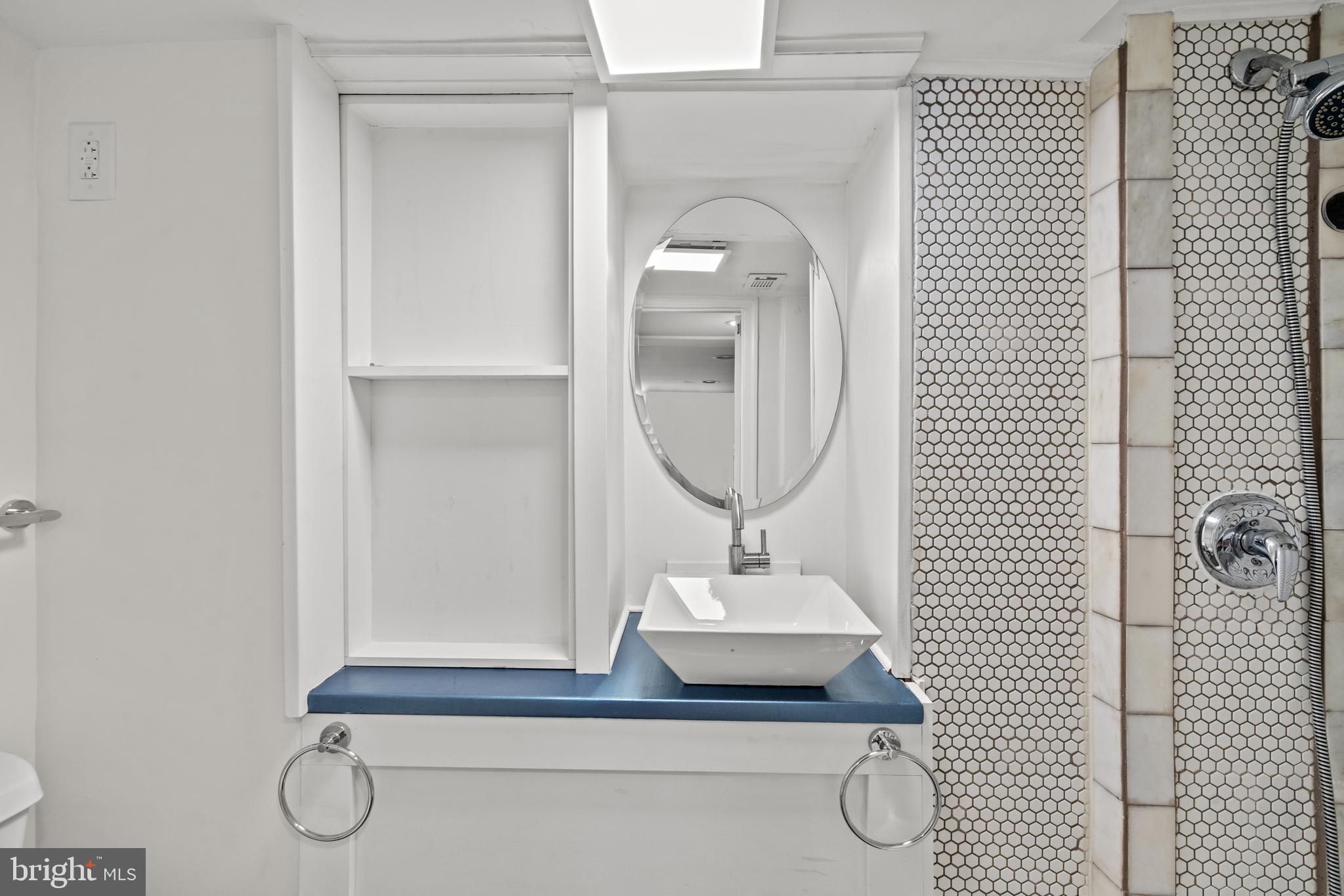 2710 MEMORIAL STREET