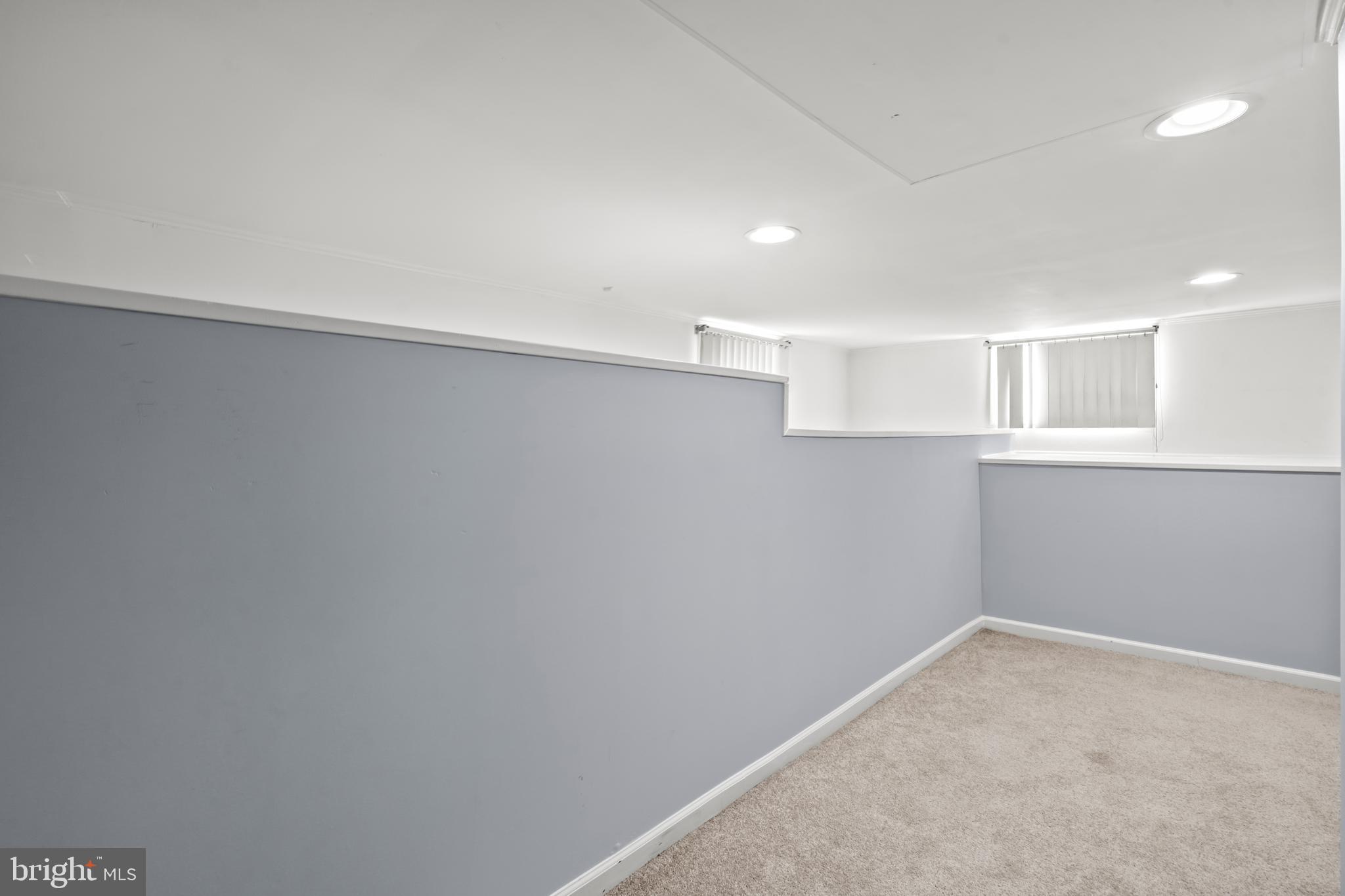 2710 MEMORIAL STREET