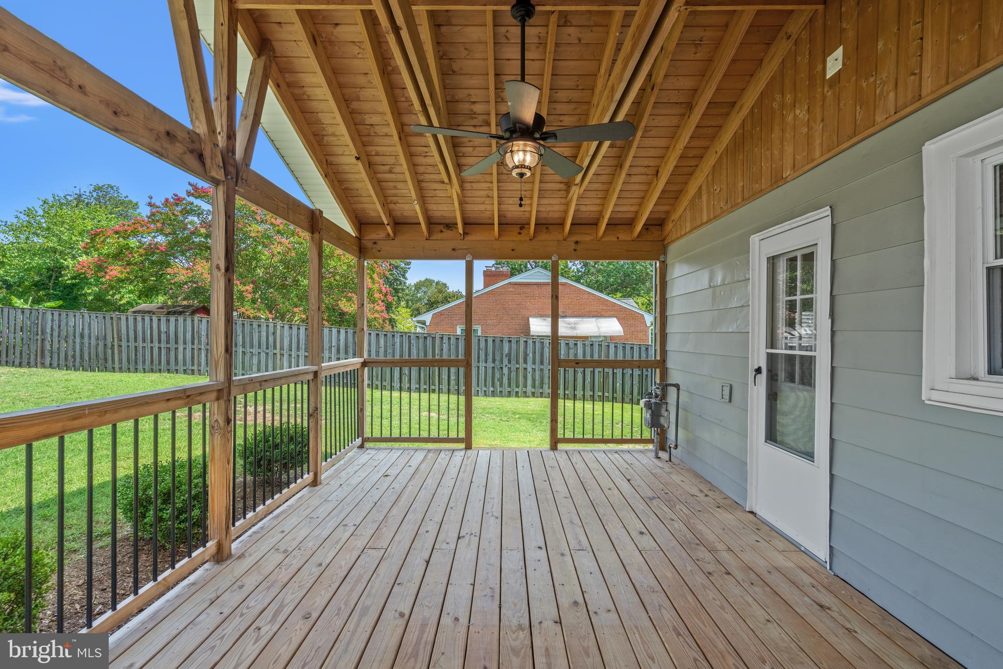 2710 MEMORIAL STREET