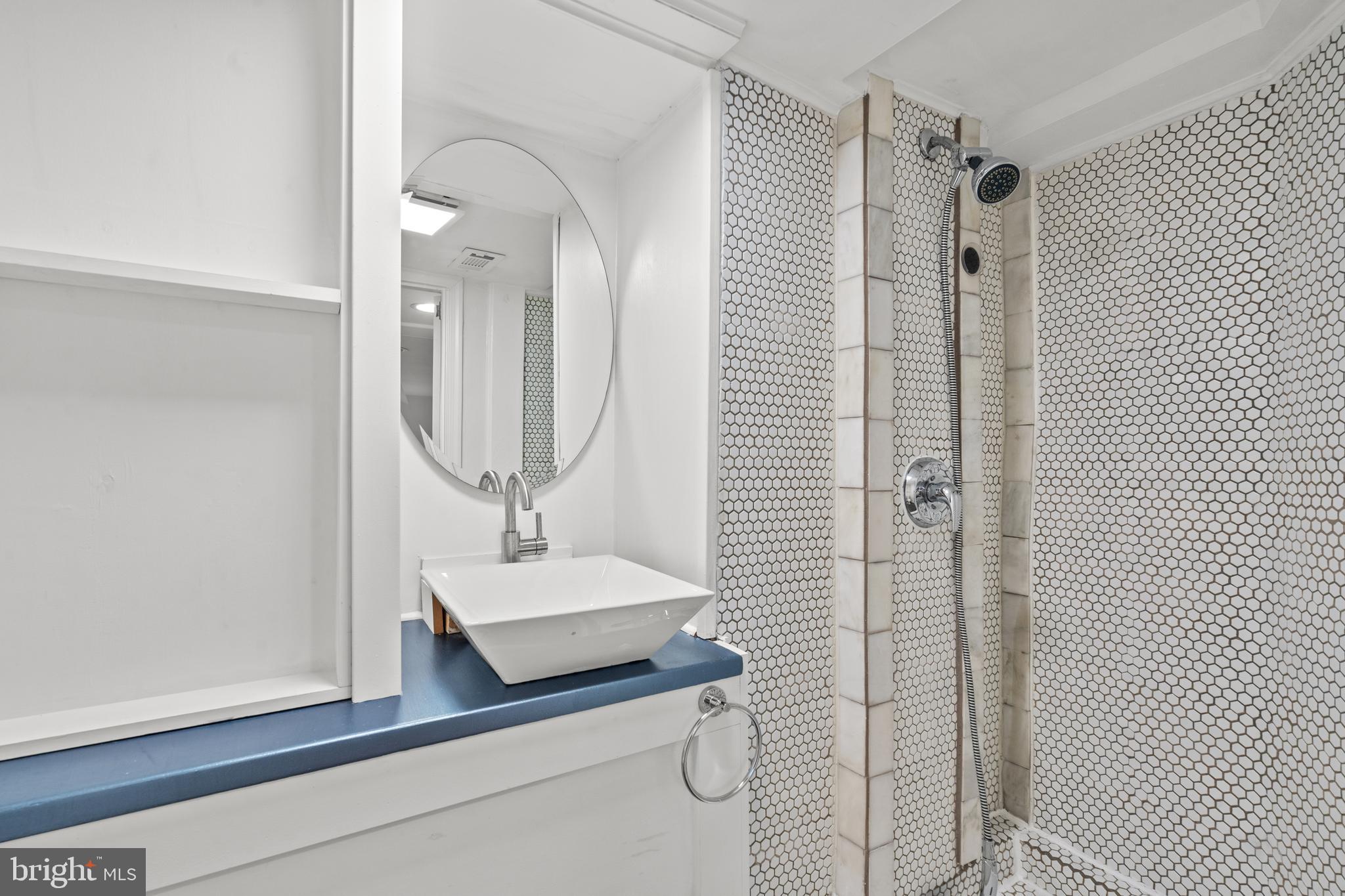 2710 MEMORIAL STREET