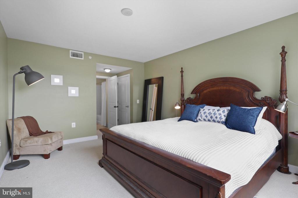 2451 MIDTOWN AVENUE 309