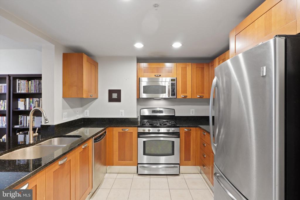 2451 MIDTOWN AVENUE 309