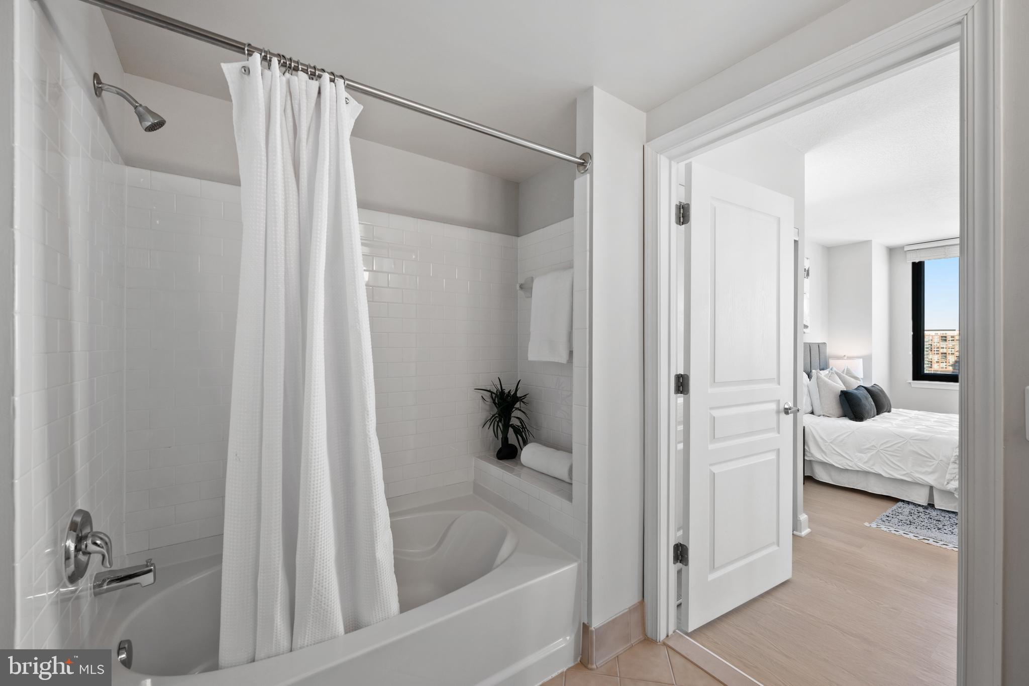 2451 MIDTOWN AVENUE 1401