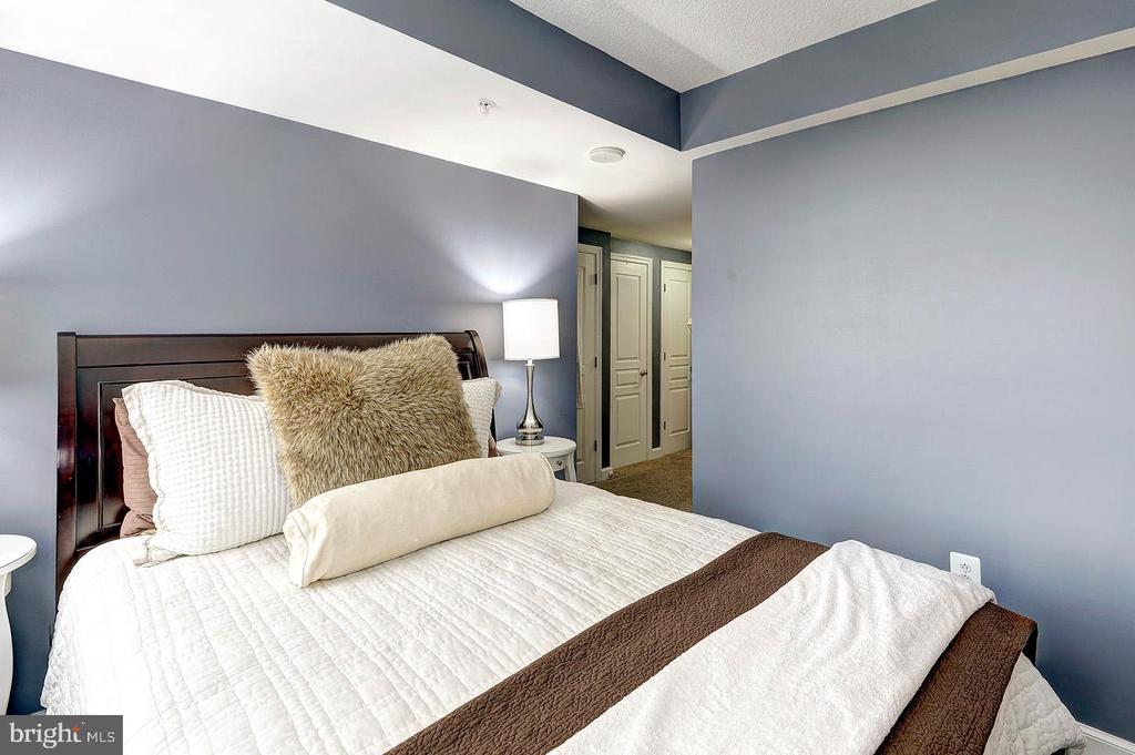 2451 MIDTOWN AVENUE 914