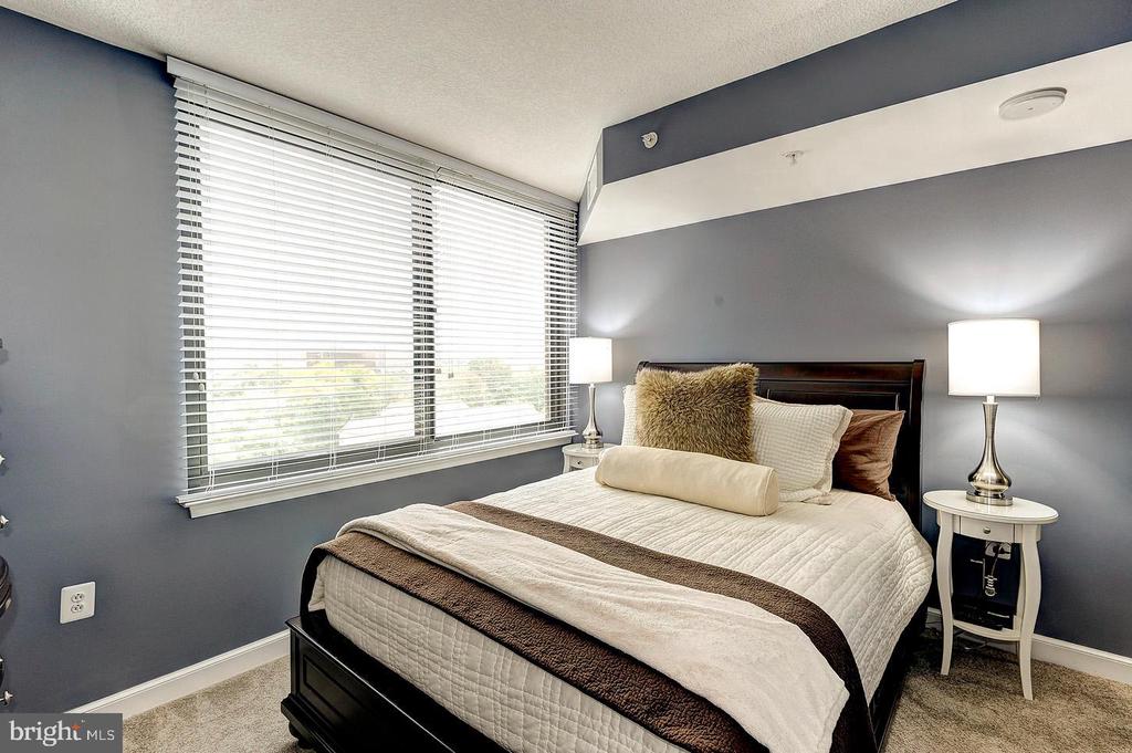 2451 MIDTOWN AVENUE 914