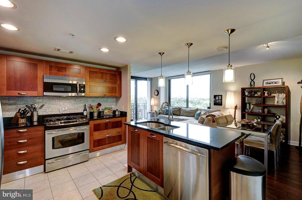 2451 MIDTOWN AVENUE 914