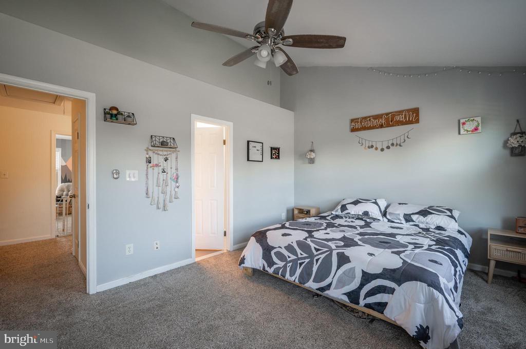 3812 ROXBURY COURT