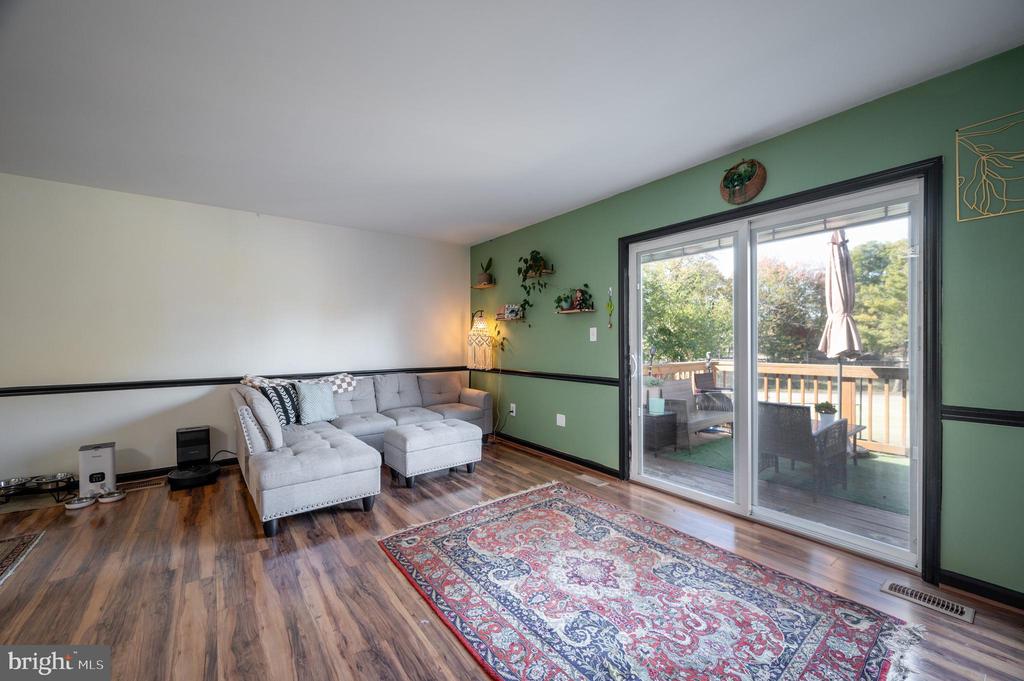 3812 ROXBURY COURT