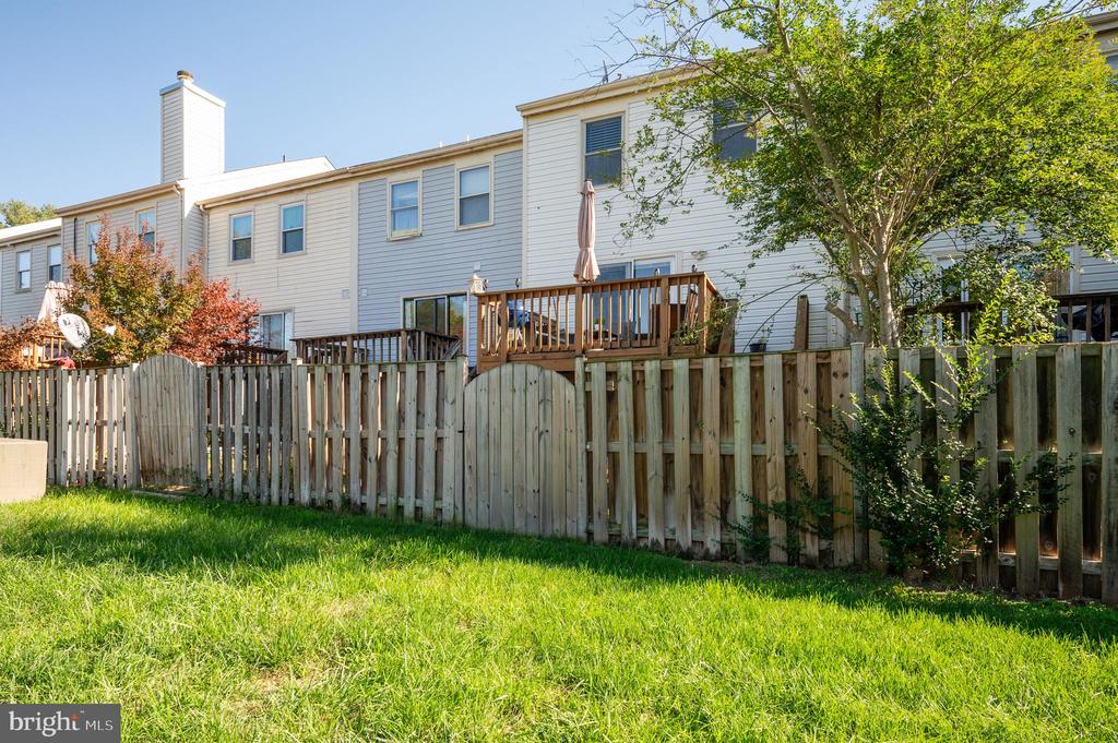 3812 ROXBURY COURT