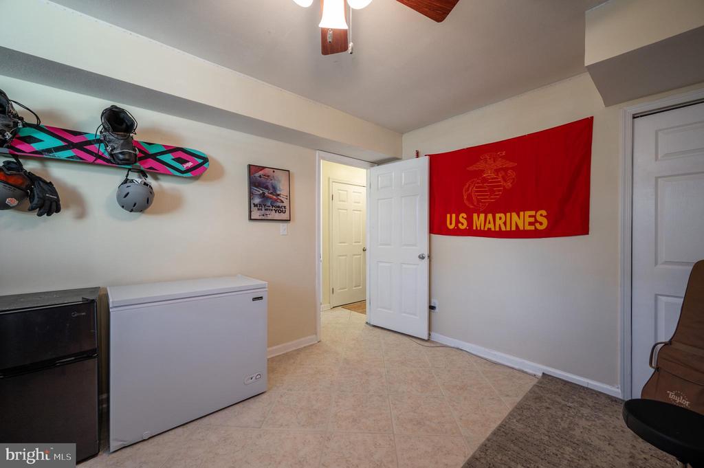 3812 ROXBURY COURT