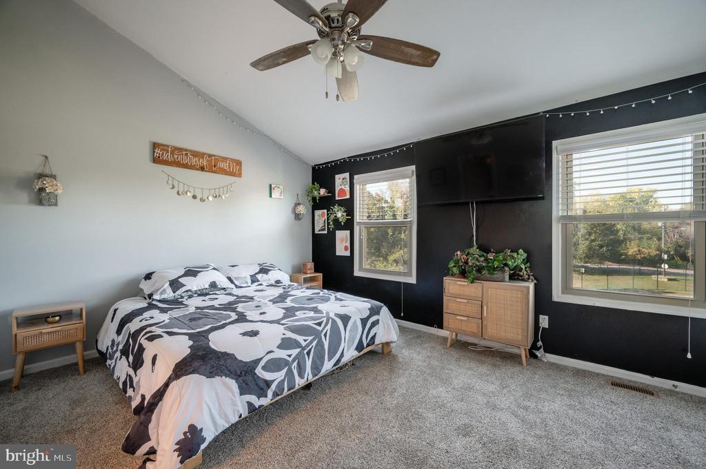 3812 ROXBURY COURT