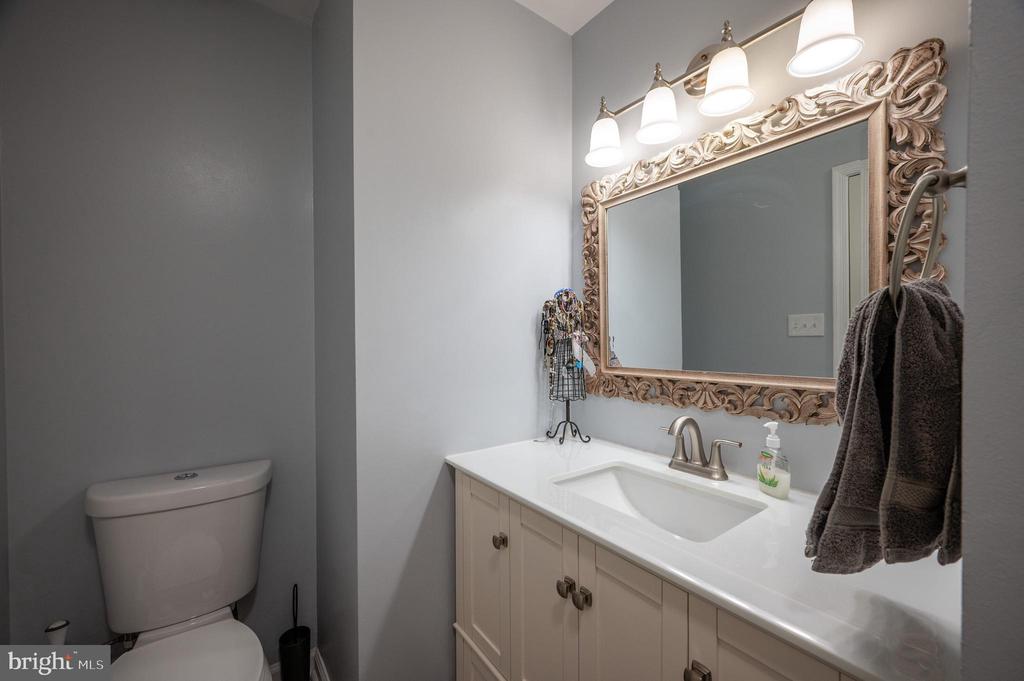 3812 ROXBURY COURT