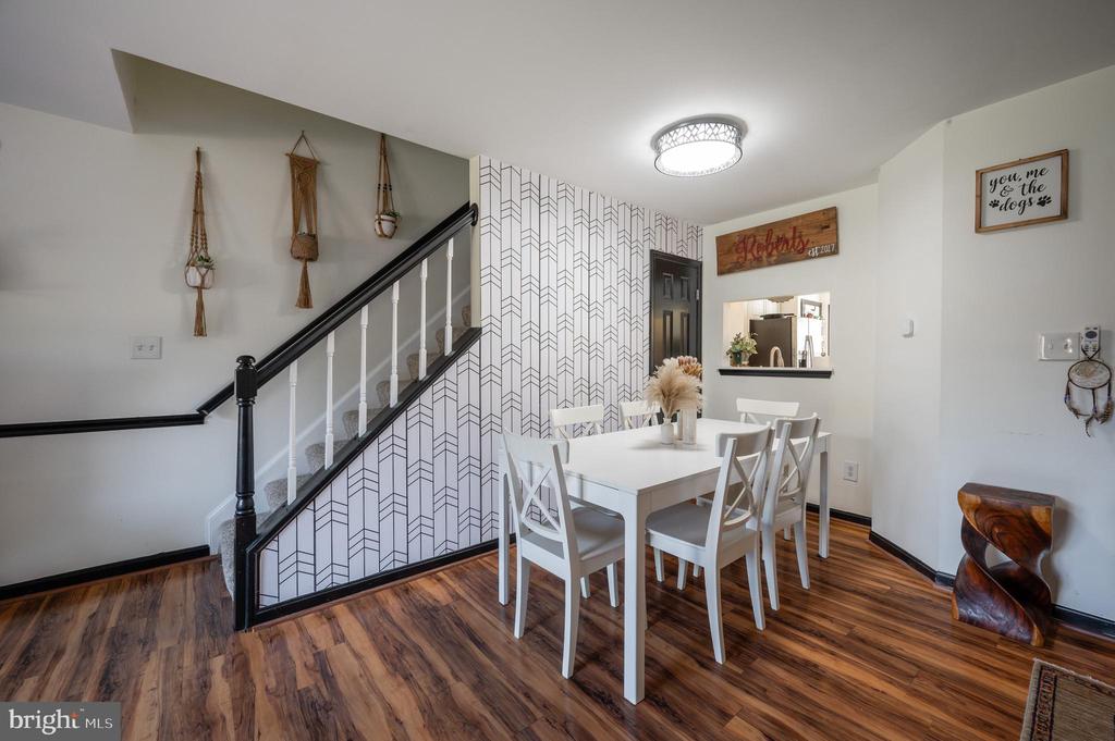 3812 ROXBURY COURT