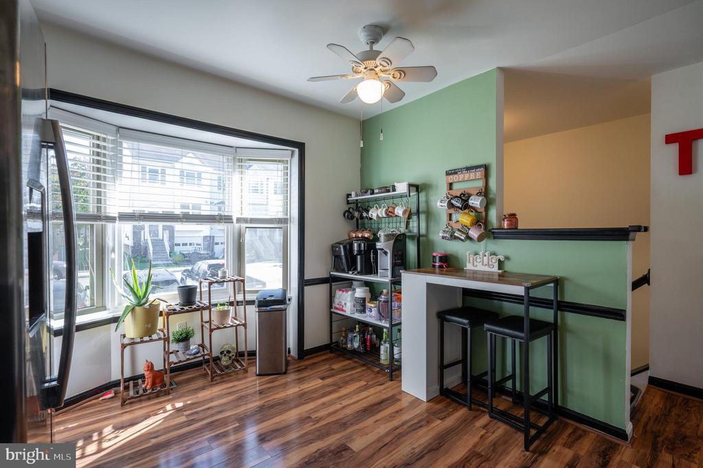 3812 ROXBURY COURT