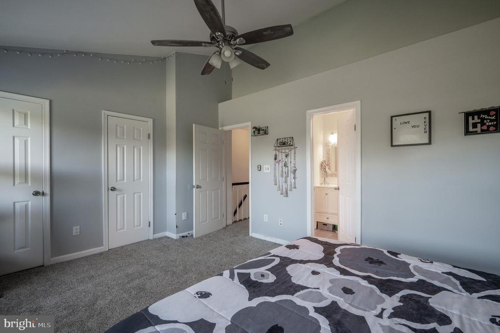 3812 ROXBURY COURT