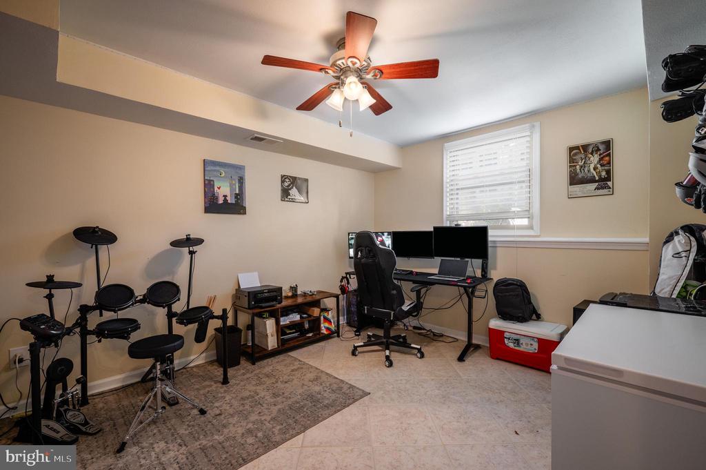 3812 ROXBURY COURT