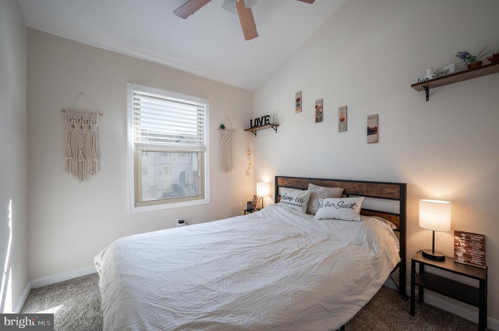 3812 ROXBURY COURT