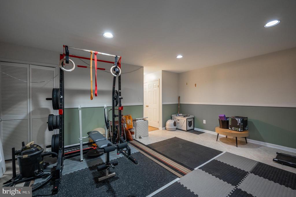 3812 ROXBURY COURT