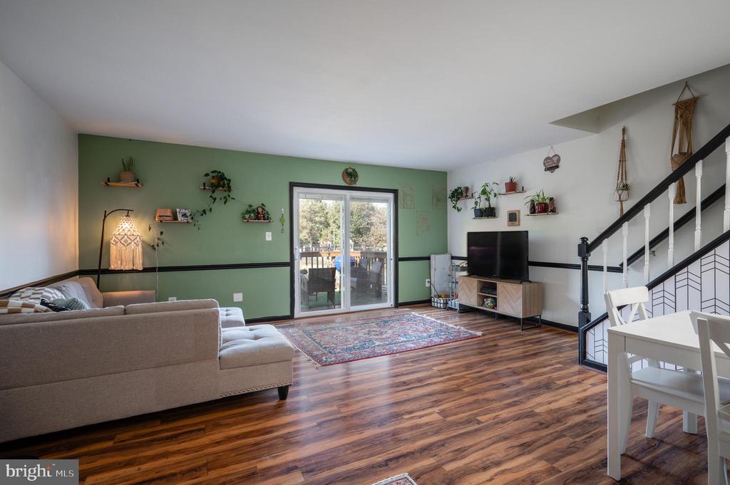 3812 ROXBURY COURT