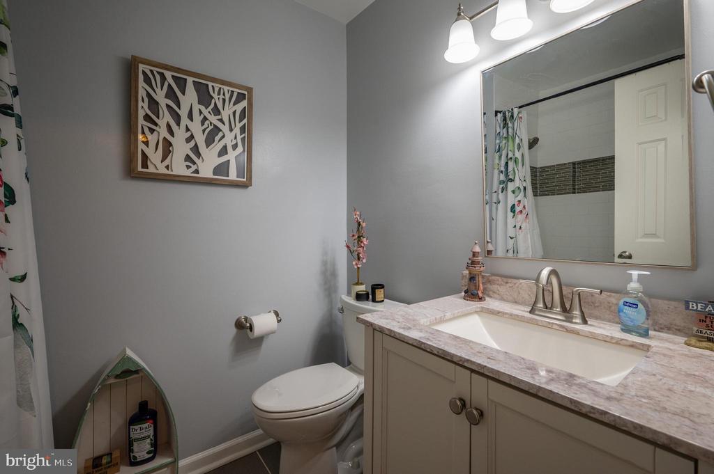 3812 ROXBURY COURT
