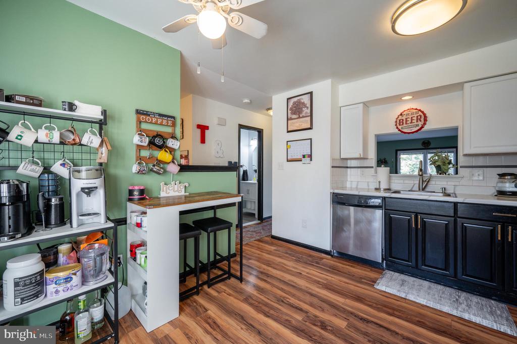 3812 ROXBURY COURT