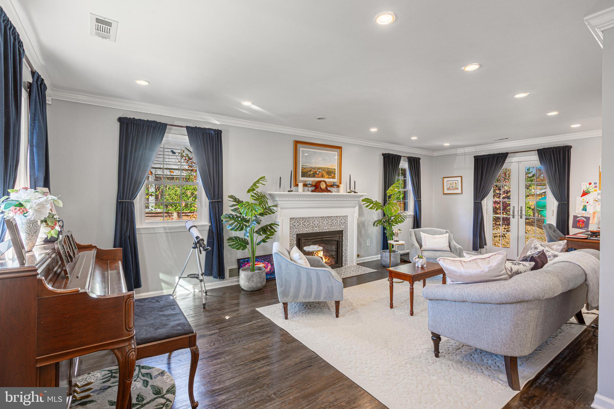 1112 WAYNEWOOD BOULEVARD