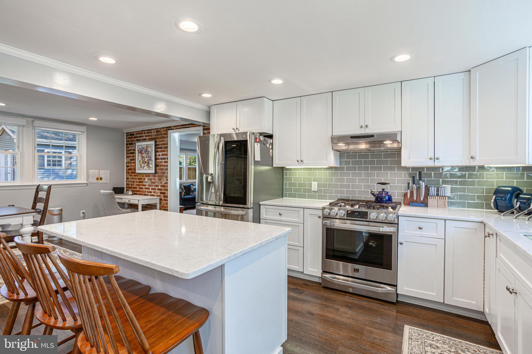 1112 WAYNEWOOD BOULEVARD