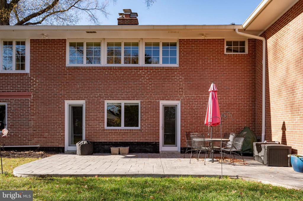 6911 CLEMSON DRIVE