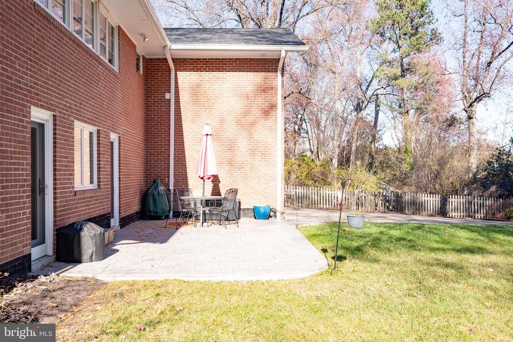 6911 CLEMSON DRIVE