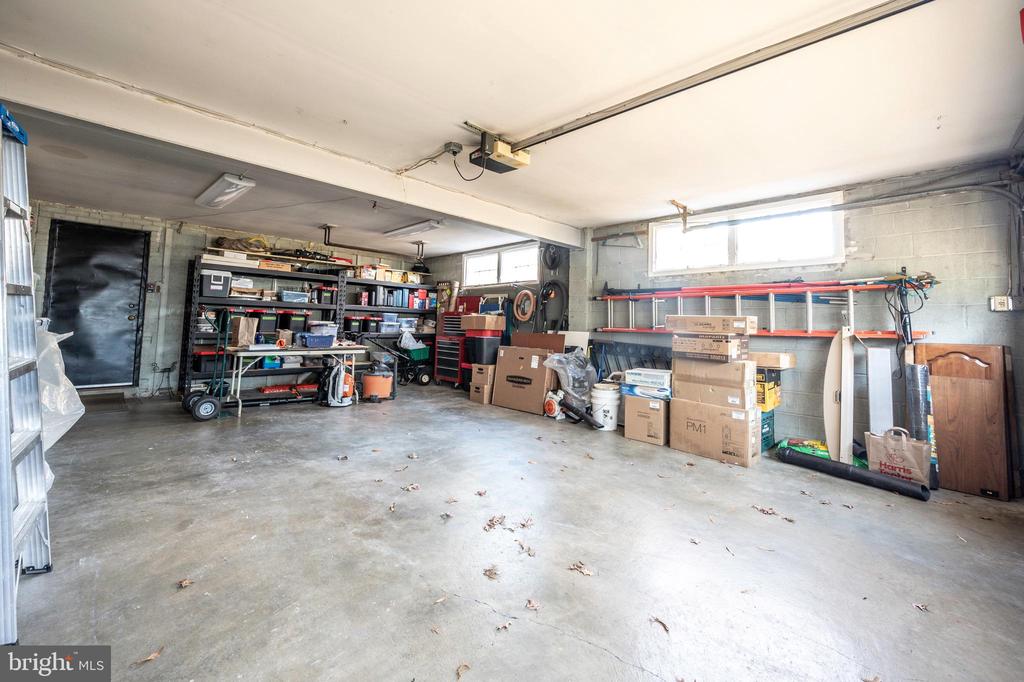 6911 CLEMSON DRIVE