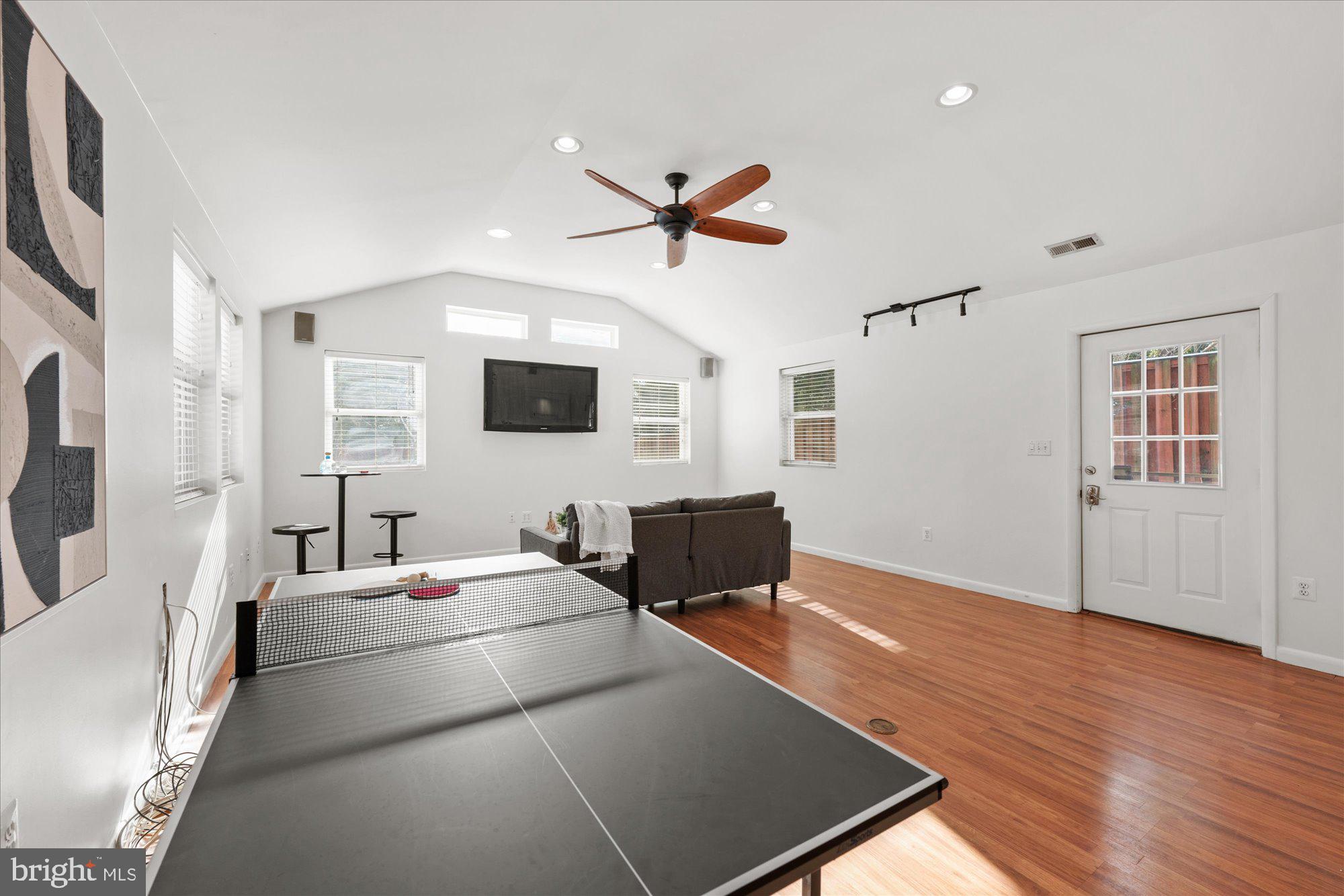 5617 BELLINGTON AVENUE