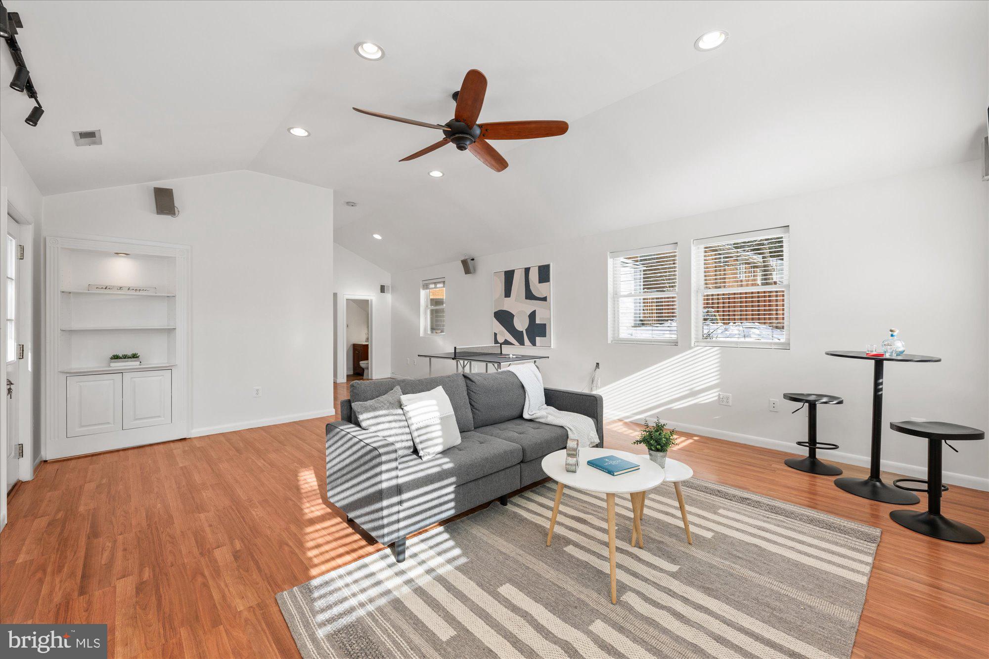 5617 BELLINGTON AVENUE