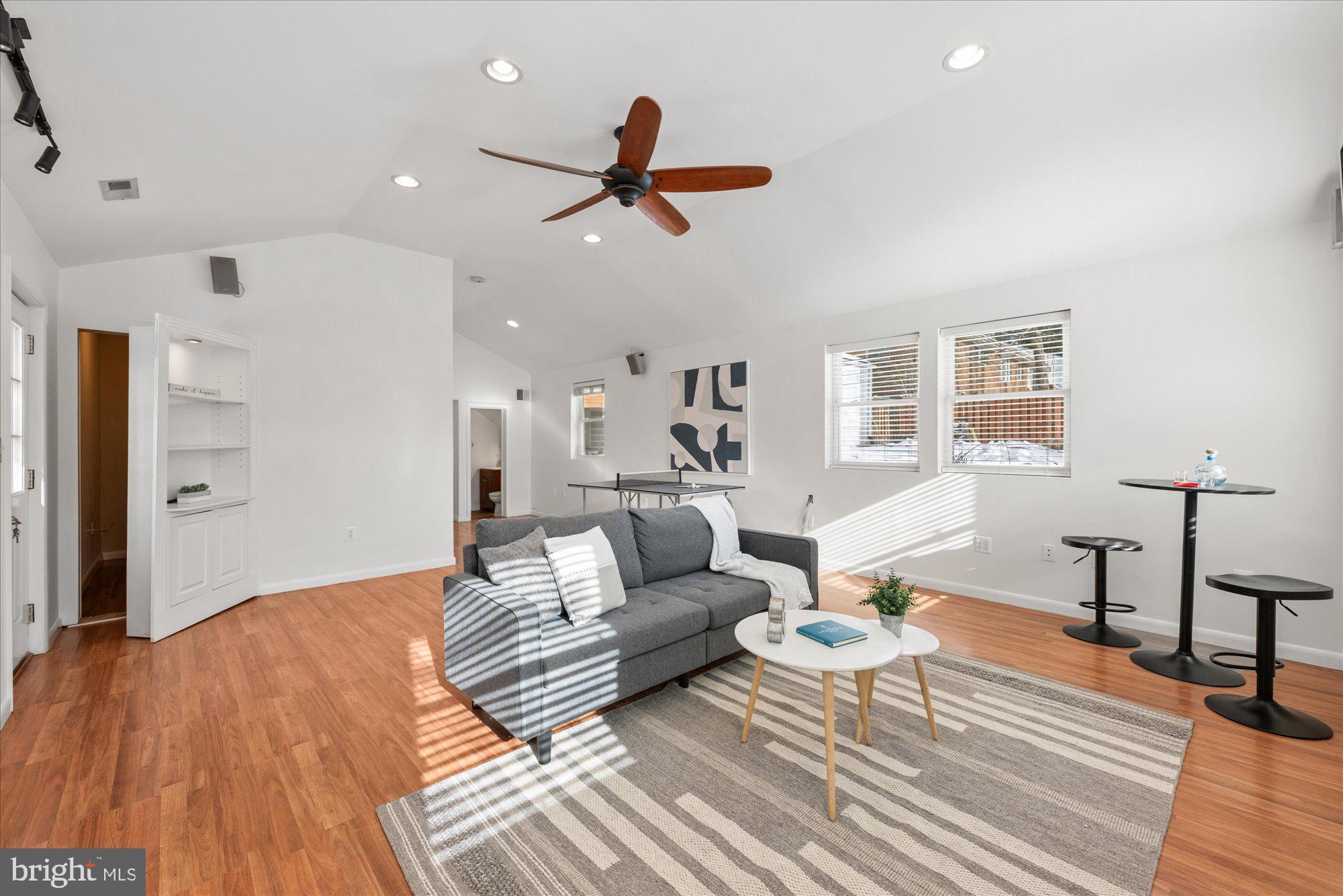 5617 BELLINGTON AVENUE