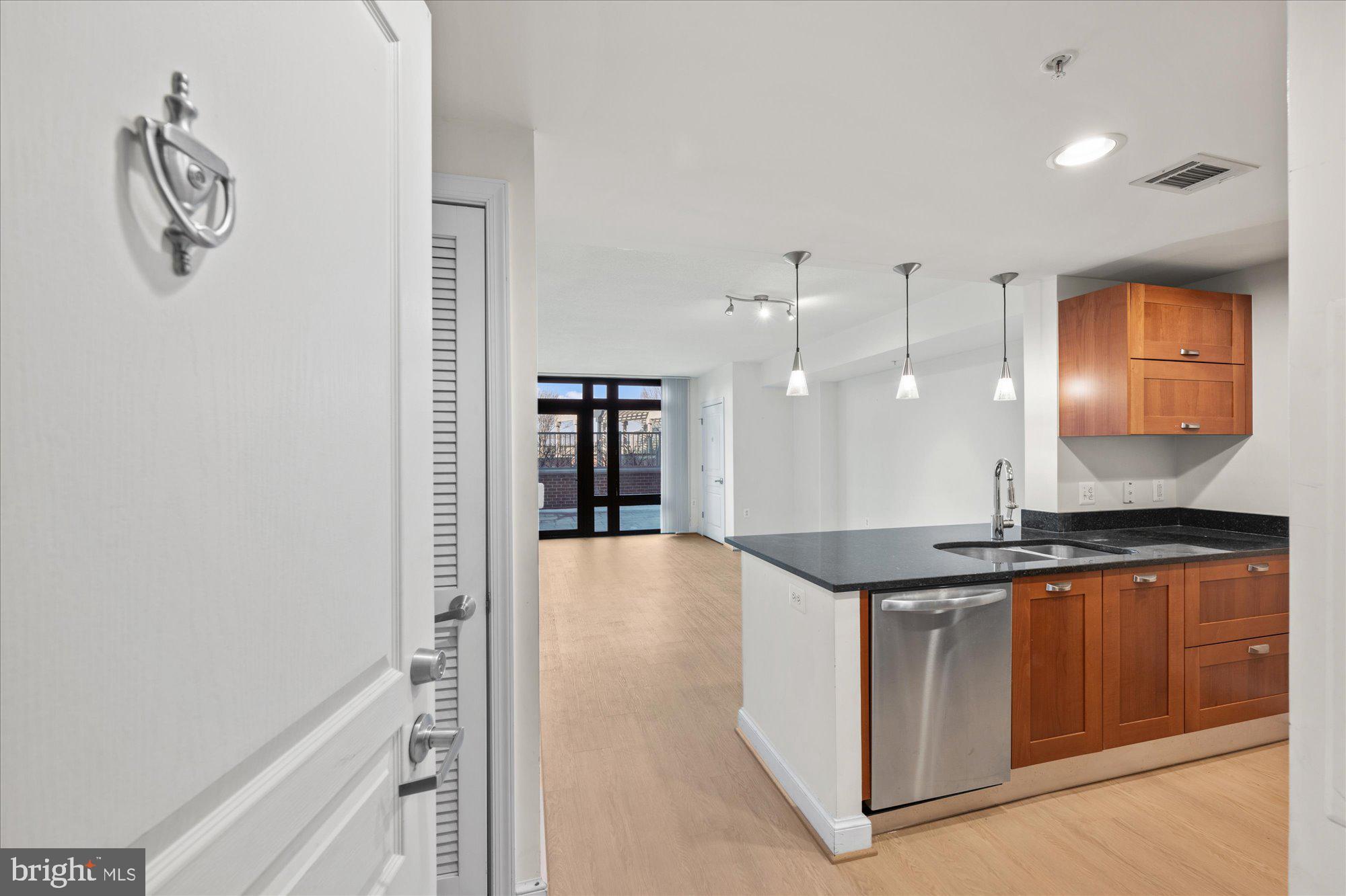 2451 MIDTOWN AVENUE 724