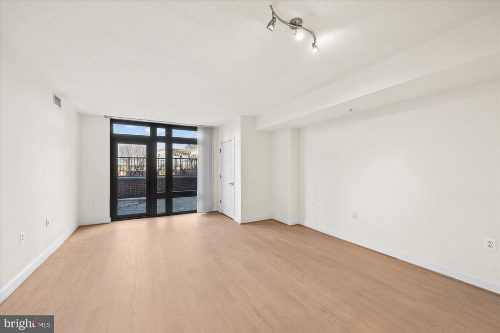 2451 MIDTOWN AVENUE 724