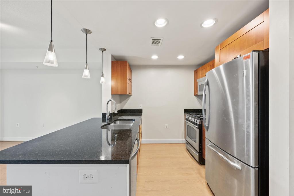 2451 MIDTOWN AVENUE 724