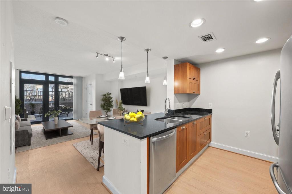2451 MIDTOWN AVENUE 724