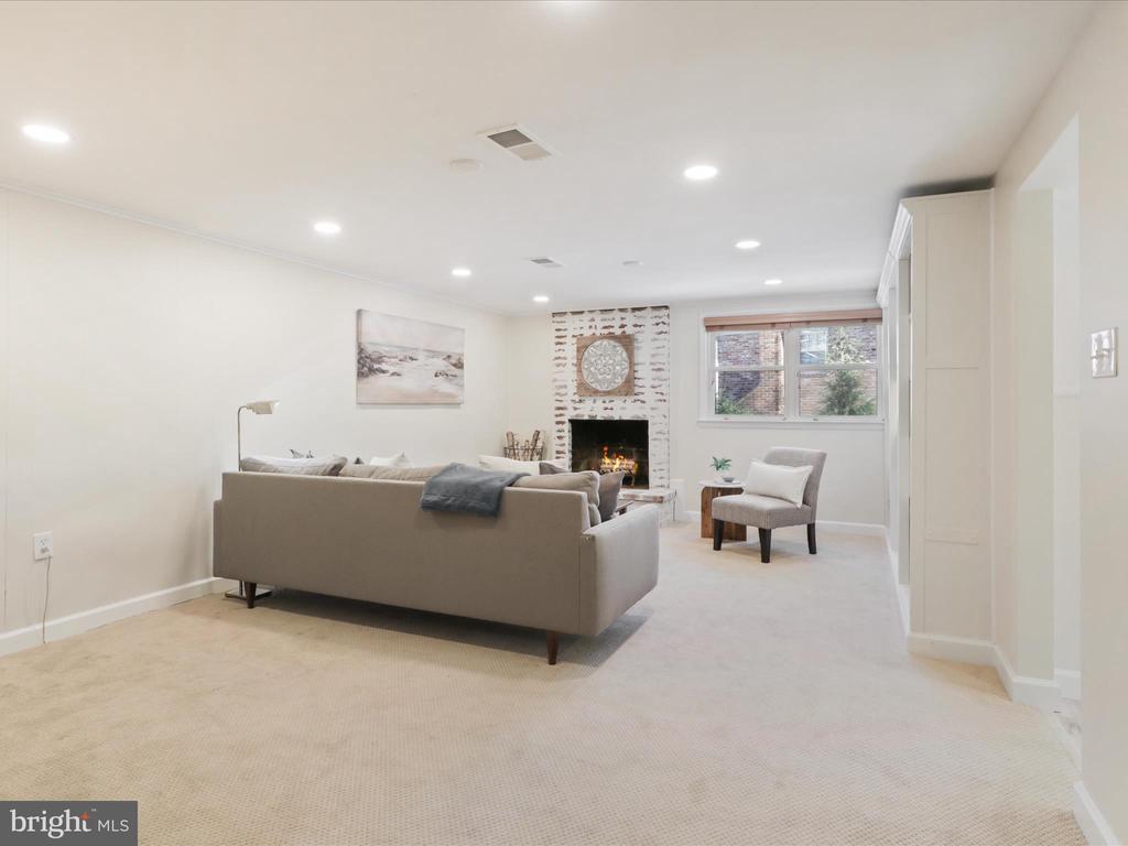 4937 RED FOX DRIVE