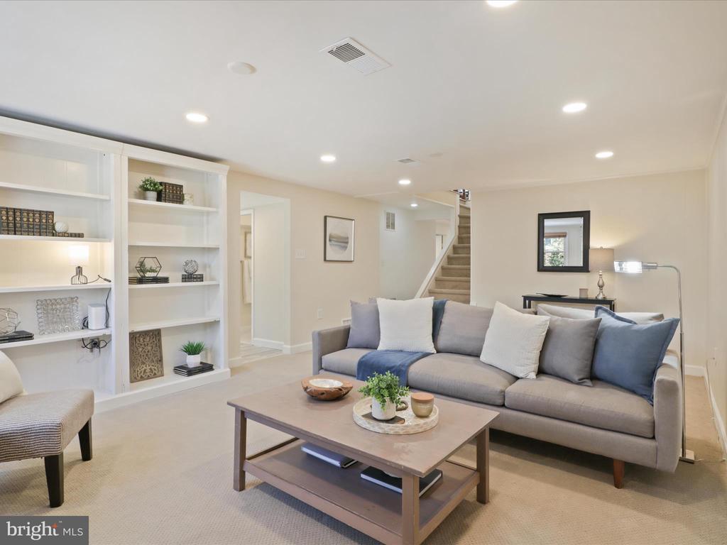 4937 RED FOX DRIVE